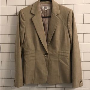 Tahari Fitted SUIT size 4